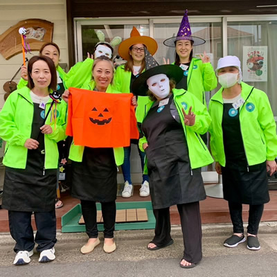 食堂スタッフの集合写真